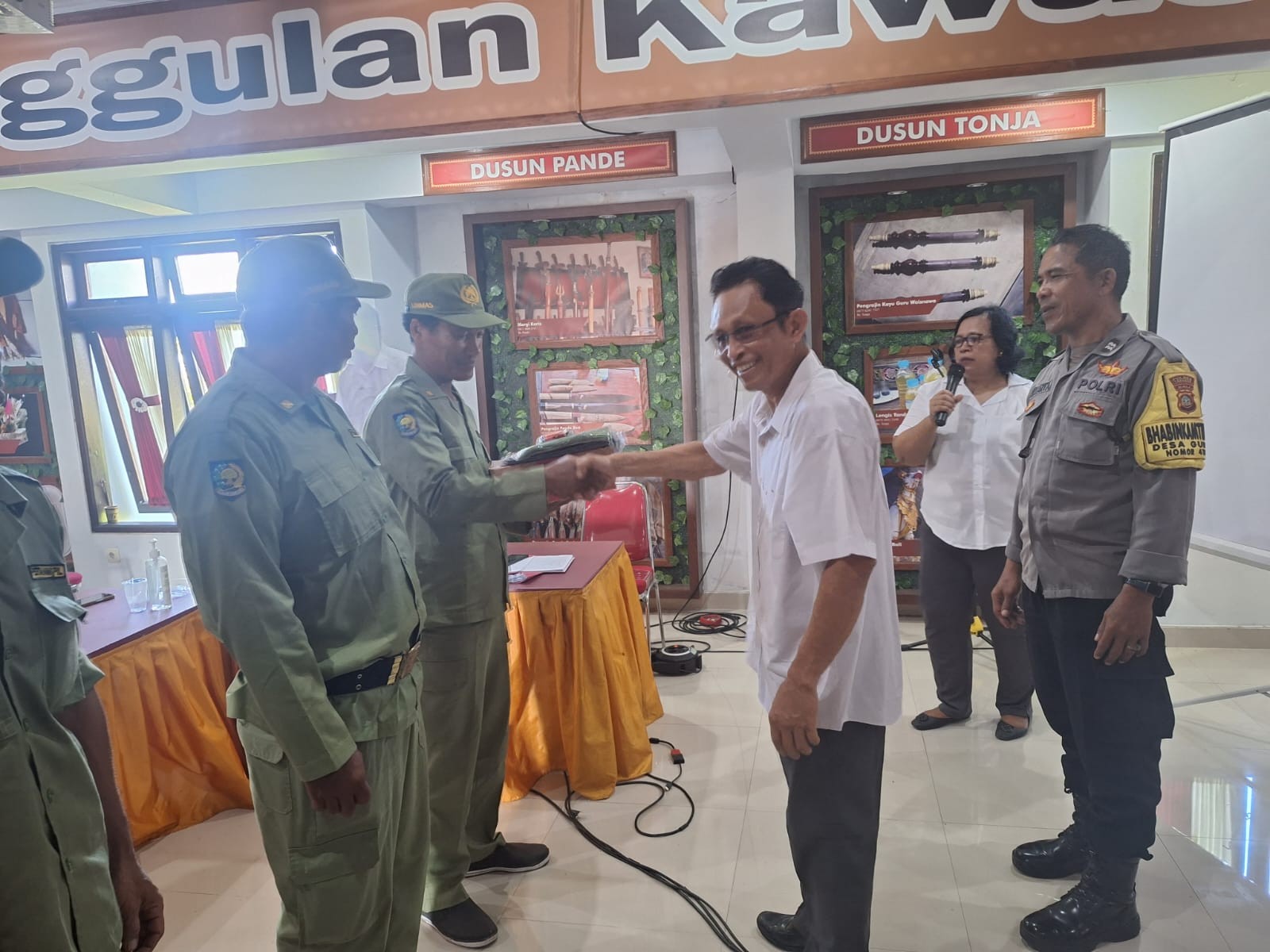 PEMBINAAN DAN PEMBEKALAN SAT LINMAS MENJELANG PEMILU SERENTAK